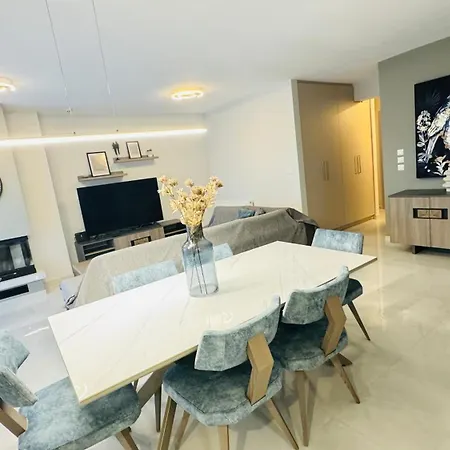 Modern Luxury 卡尔季察