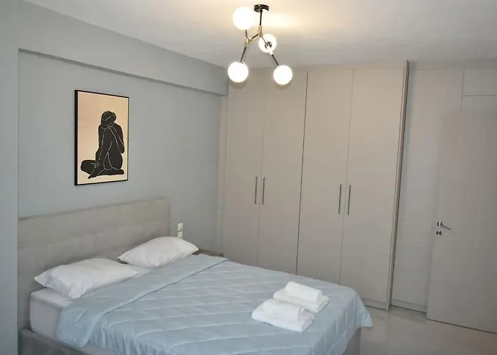 Modern Luxury Apartment *